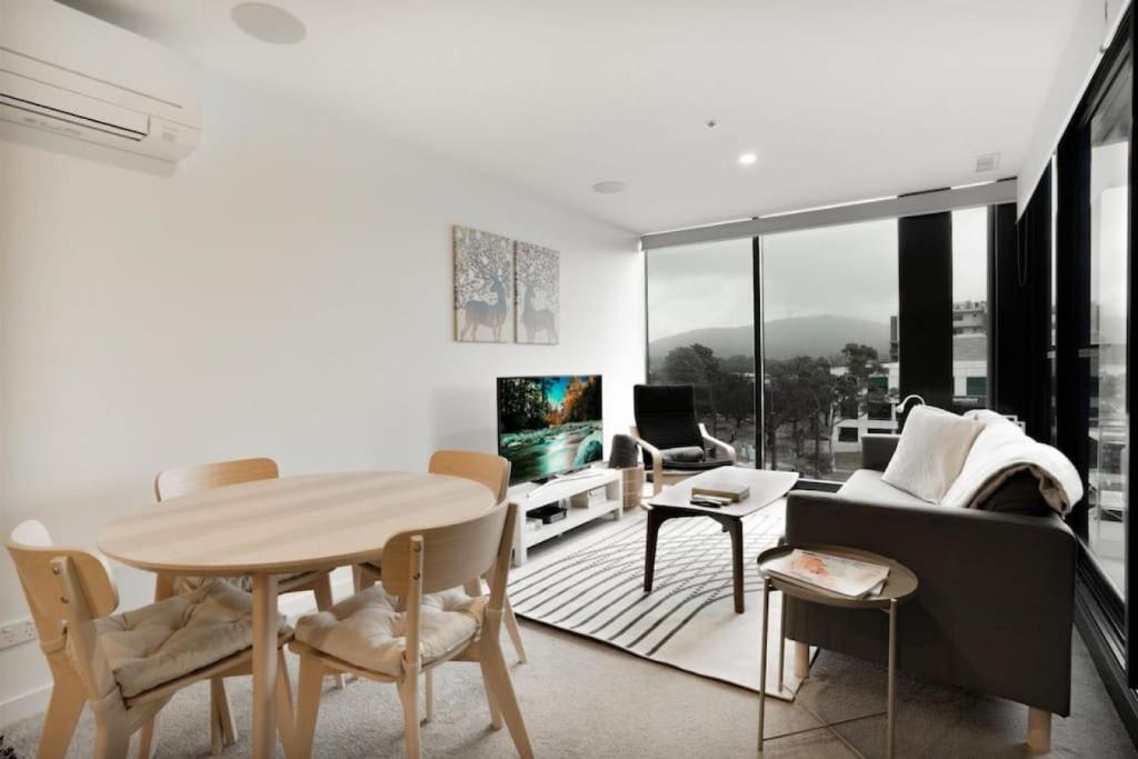 1Br Braddon retreat with mountain views, Canberra