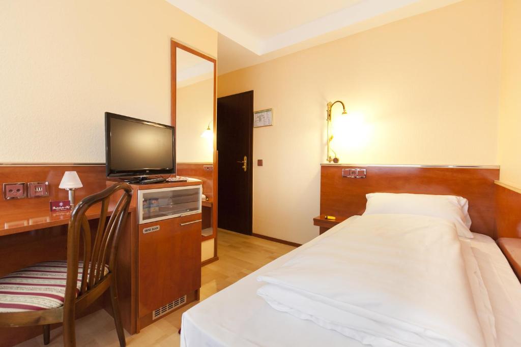 Hotel-Restaurant Breitenbacher Hof photo