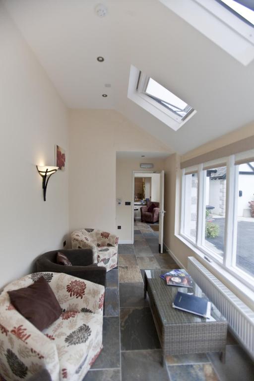 Shared lounge/TV area