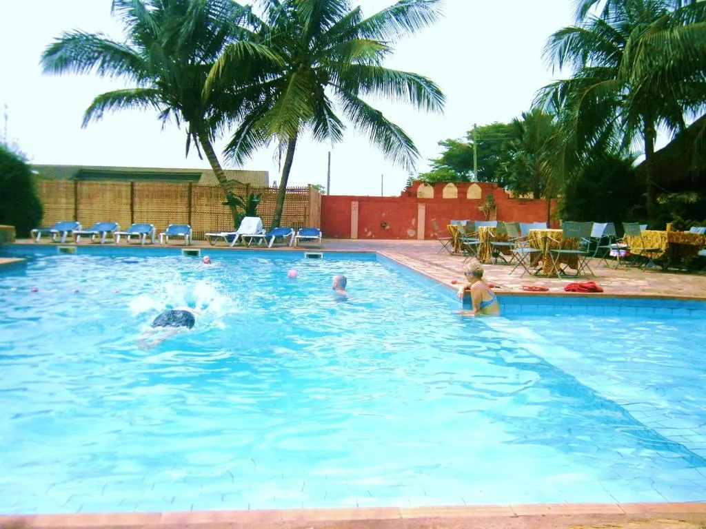 Accra Royal Castle Apartments & Suites, hotel in Kwabenya