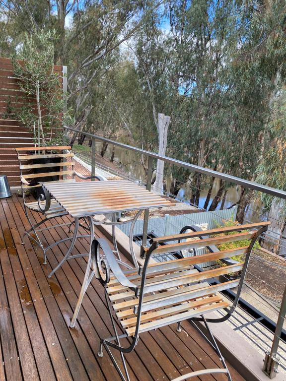 Adelphi Apartments 3 or 3A - Downstairs 2 Bedroom or Upstairs Studio with Balcony photo