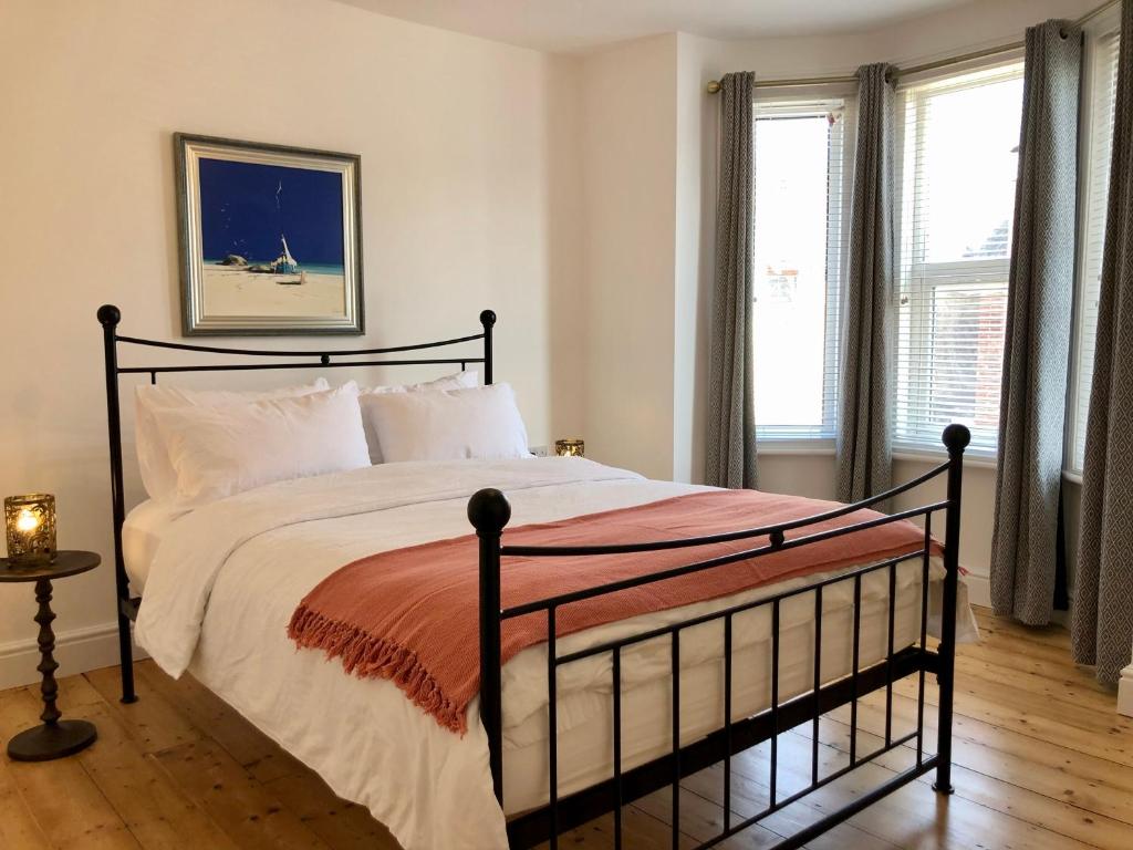 House with parking, short stroll to Quay, shops and restaurants, Poole