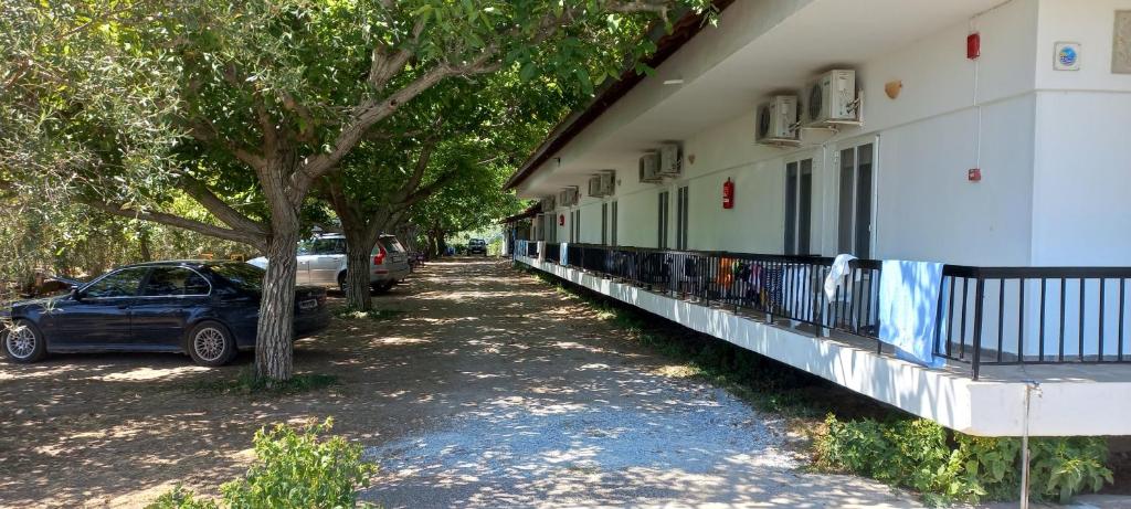 PydnaRooms, Skála Alykís