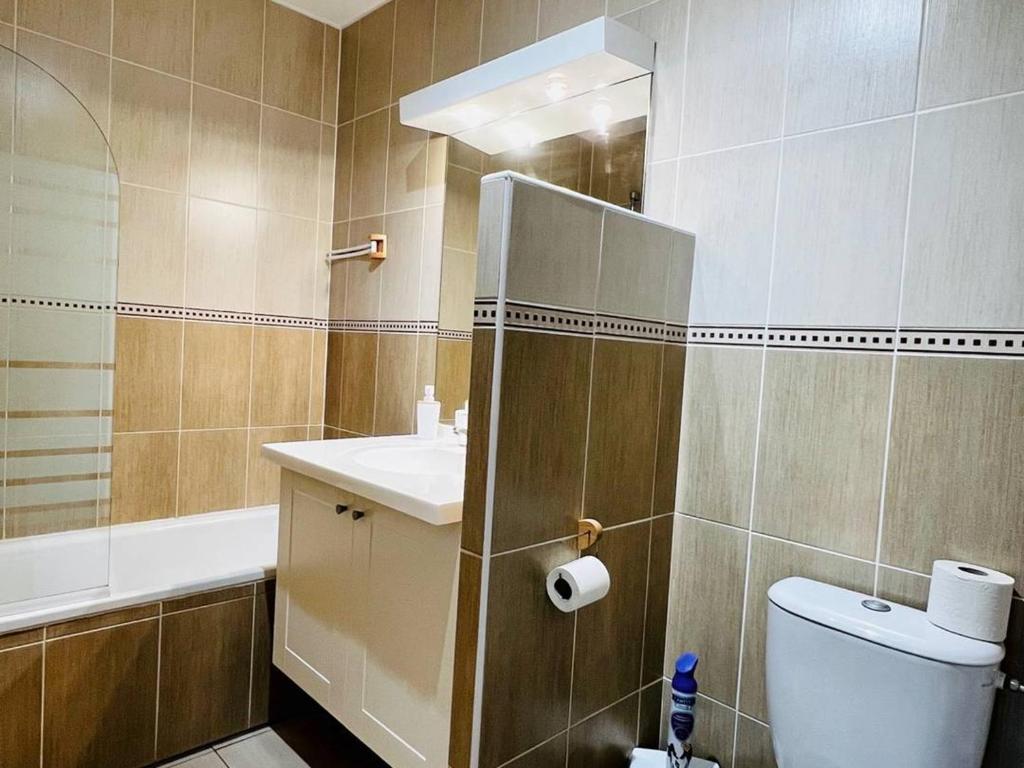 Appartement T2 moderne avec terrasse, parking et accès internet - Cambo-les-Bains - 4