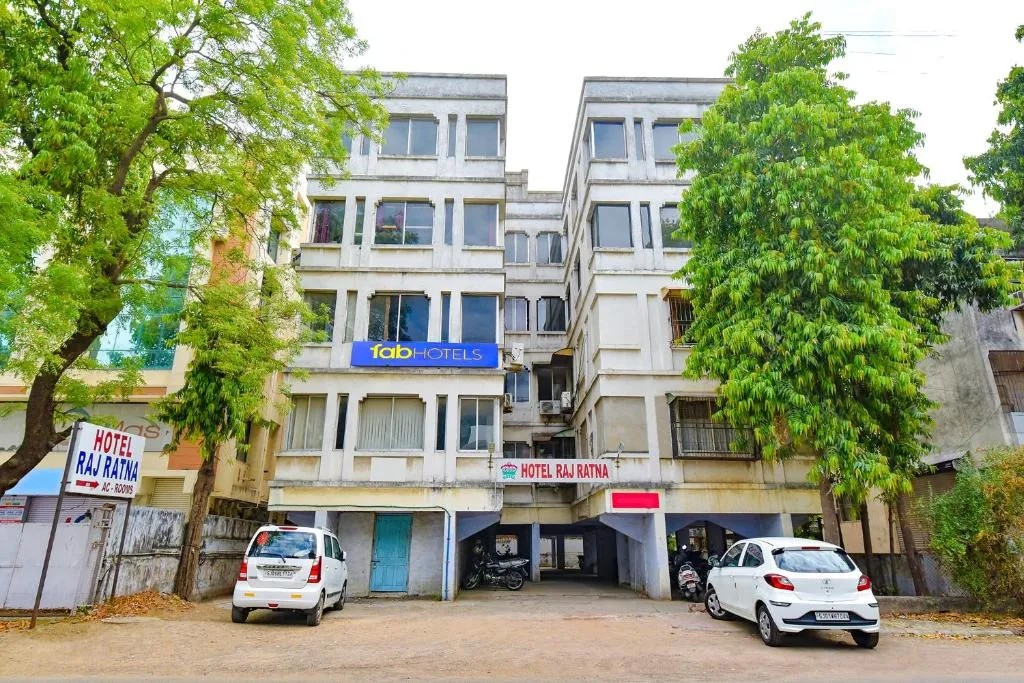 FabHotel Raj Ratna - Nr Ashram Road, hotel in Ahmedabad