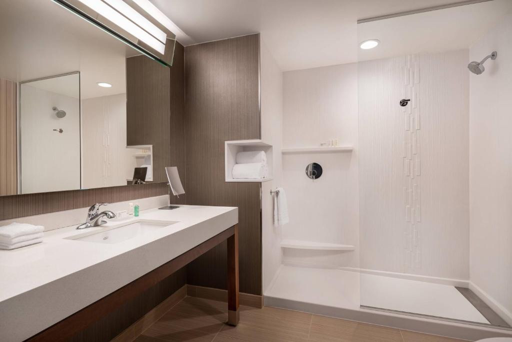 Courtyard by Marriott Petaluma Sonoma County photo