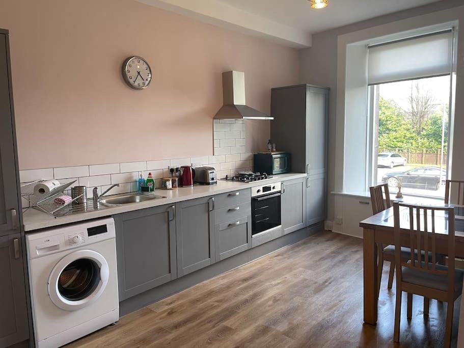 5 minutes from Loch Lomond - Newly Renovated Ground Floor 1-Bed Flat, Bonhill