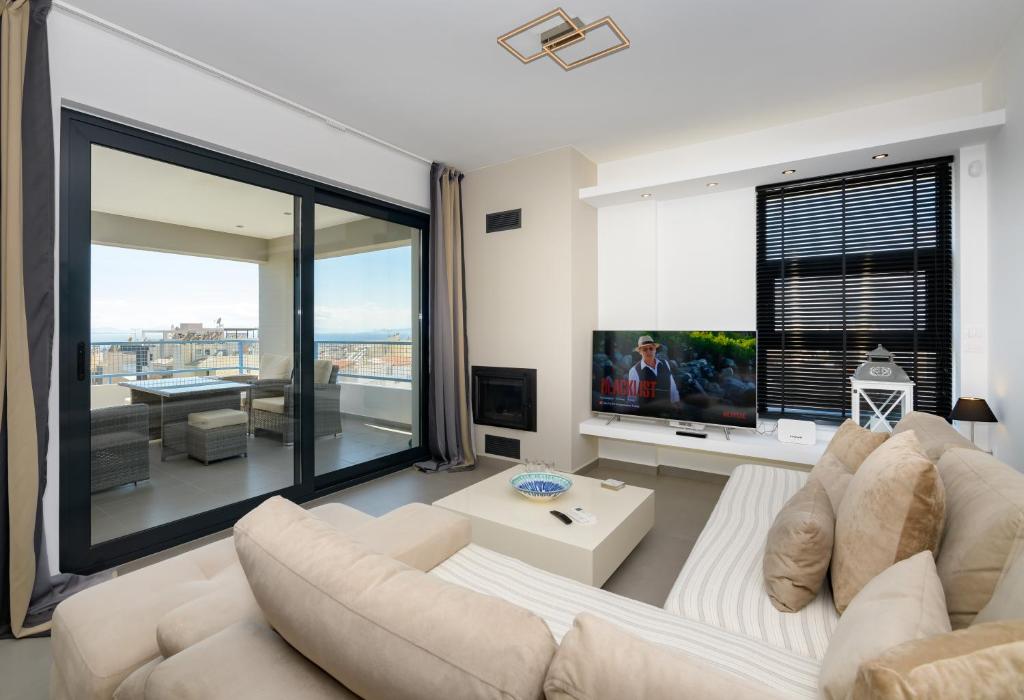 Stylish 2BR flat with stunning views & prv parking, Atény