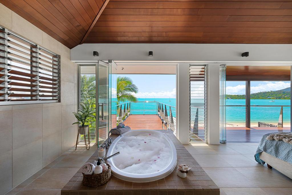 Anusara - Airlie Beach, Airlie Beach