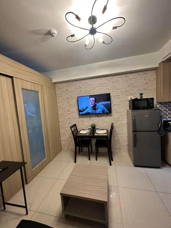Sabina's one bedroom condo at Shore tower C photo