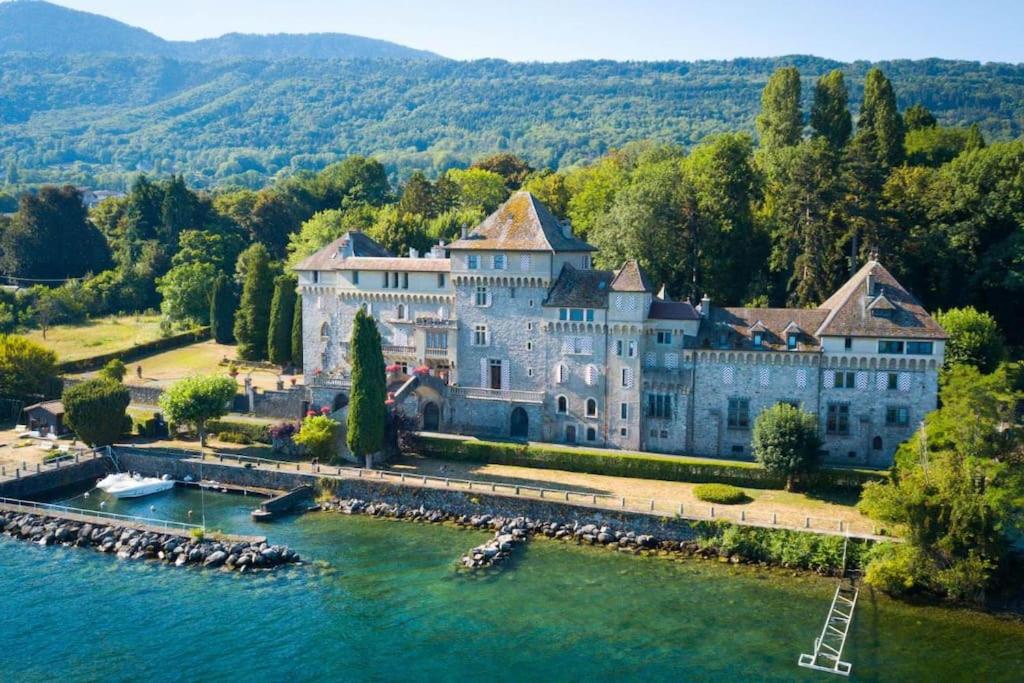 Cabana & Nuit de Château au bord du Lac Léman, Lugrin