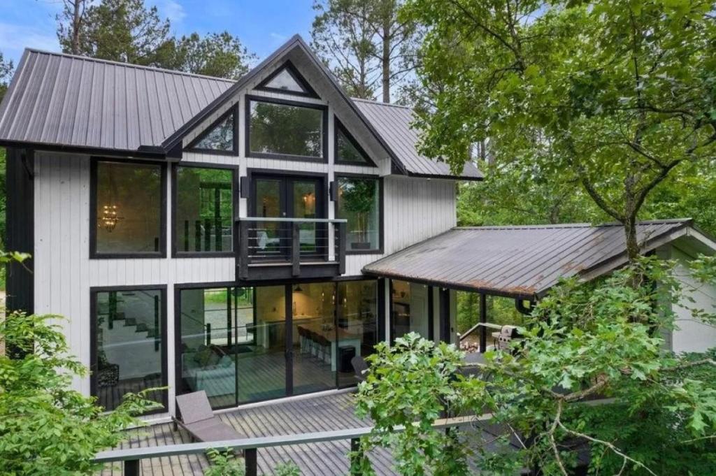 Fall Hideaway - VailsBluff - Romantic Escape, Broken Bow