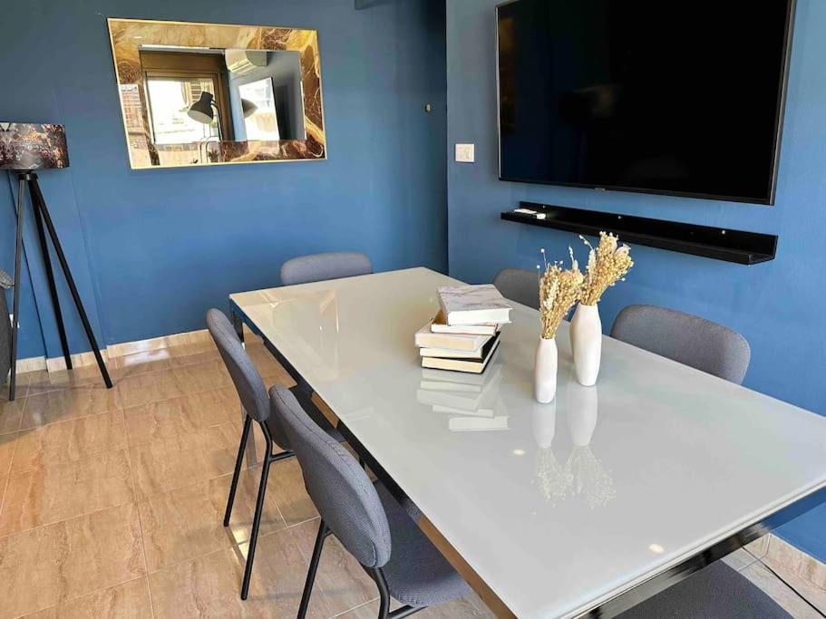 8 min walk to the beach & 10 min walk to Convention Centre ! - 4