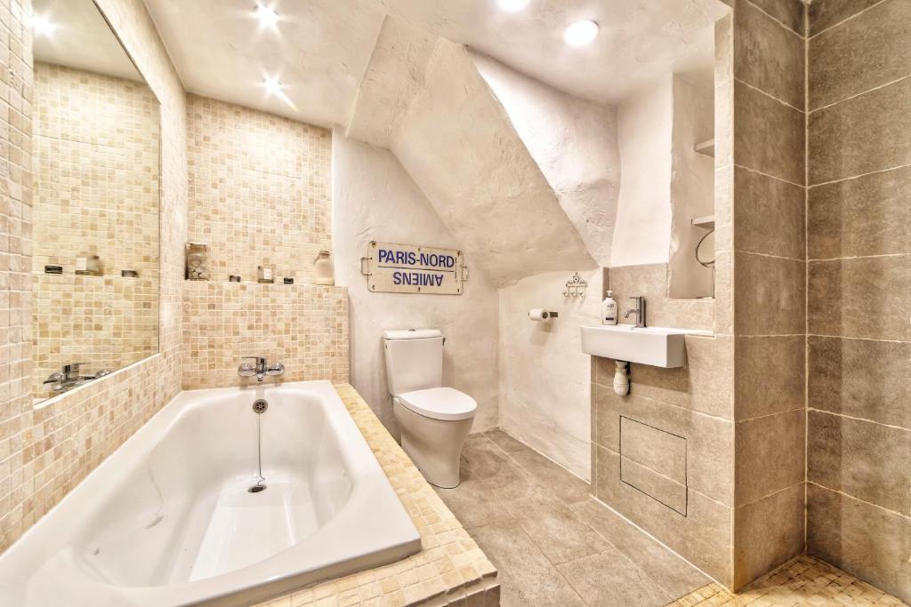 TOWNHOUSE MOUGINS in the old village, fantastic view, sea and mountains - 4