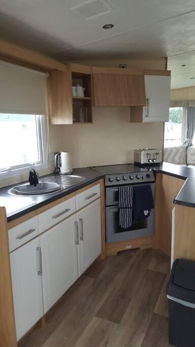 Sunny Hunny Manor Park Caravan, Hunstanton photo 7