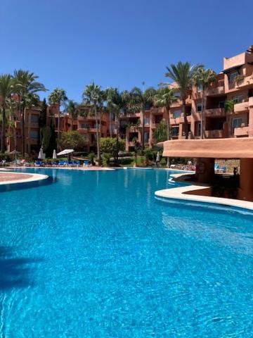 Golden Mile Oasis with Pool & Gym - 4