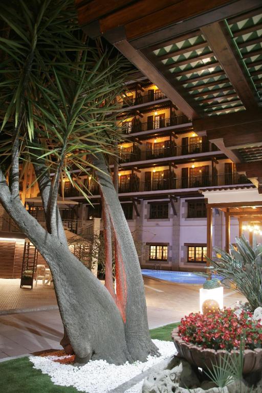 Hotel La Carolina — Hotel building in Lloret de Mar, Catalonia