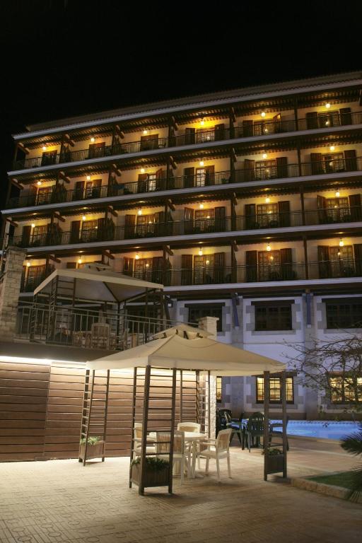 Hotel La Carolina — Hotel building in Lloret de Mar, Catalonia