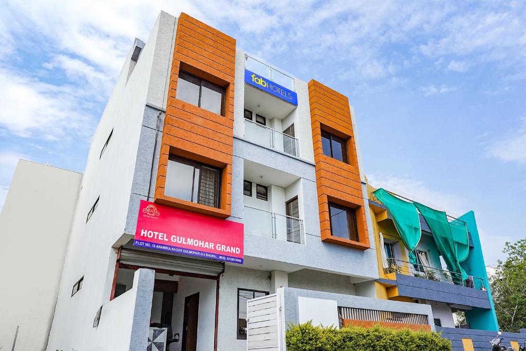 OYO BHO555 Hotel GULMOHAR GRAND photo