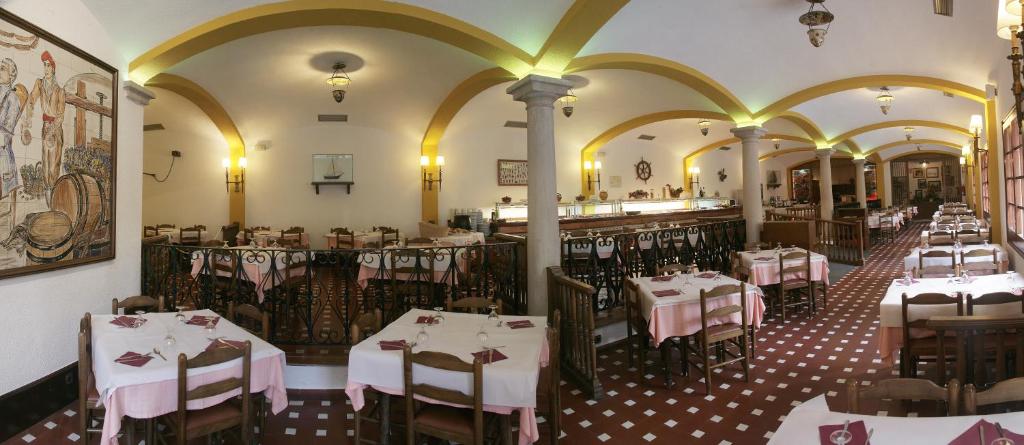 Hotel La Carolina — Restaurant & bars in Lloret de Mar, Catalonia