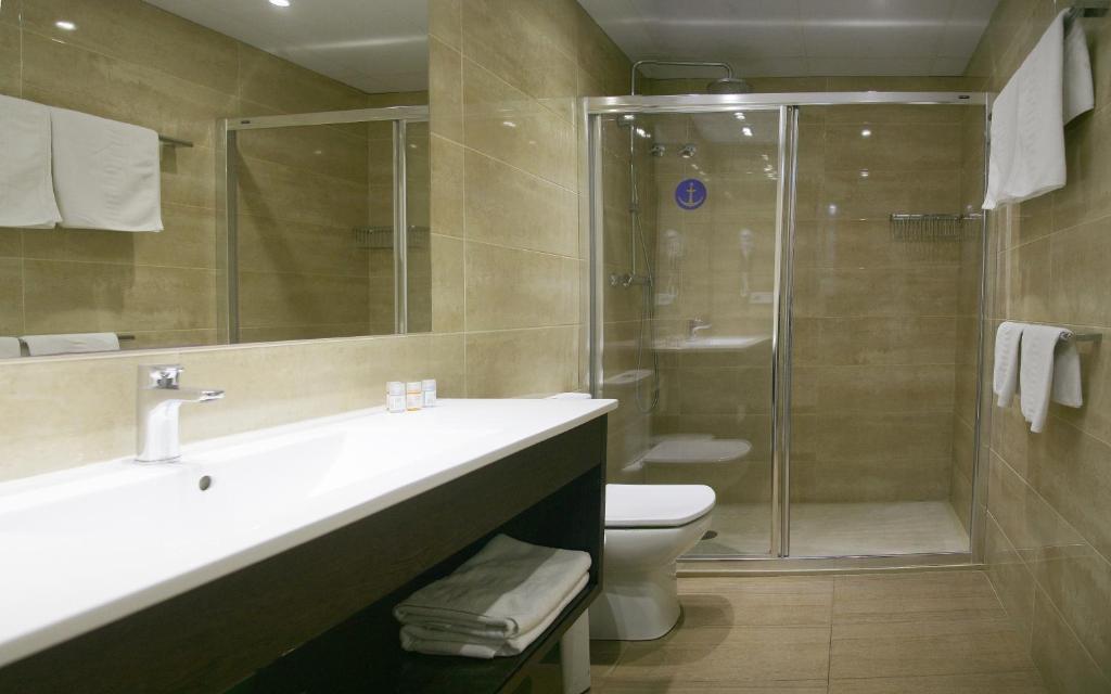 Hotel La Carolina — Hotel rooms in Lloret de Mar, Catalonia
