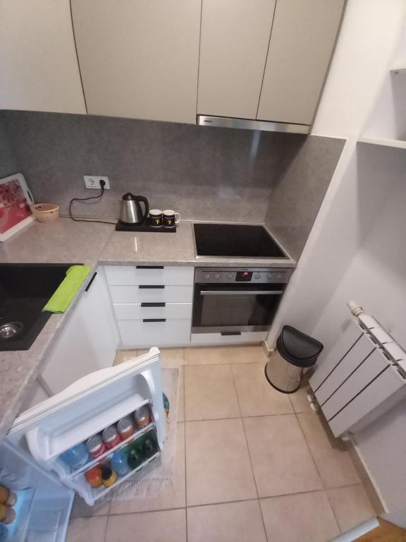 JACUZZI for RELAX - HOLLYWOOD Apartment, STUP, Sarajevo