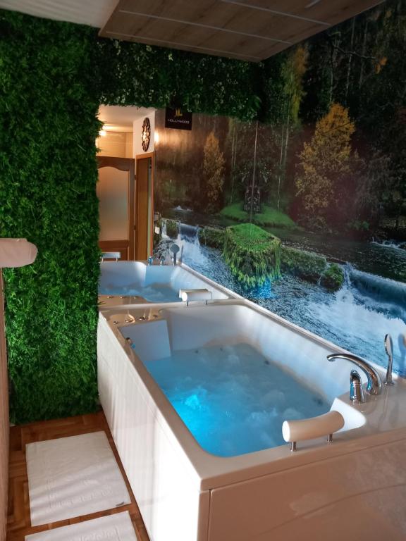 JACUZZI for RELAX - HOLLYWOOD Apartment, STUP, Sarajevo