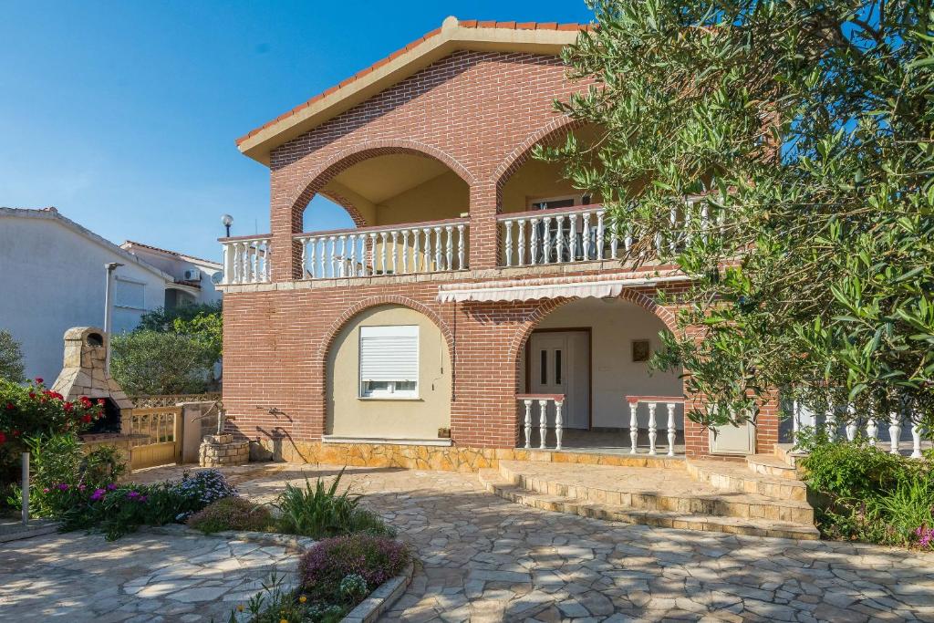 Apartment Filipovic, Vir