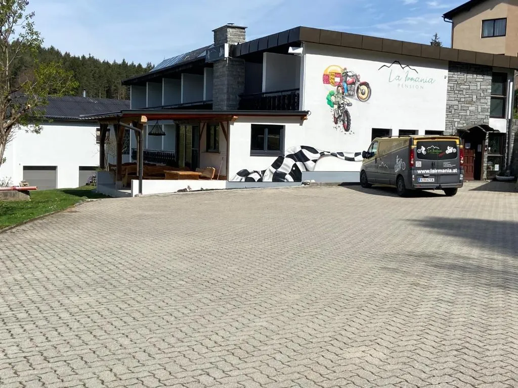 La Irmania Pension, hotel in Ledenitzen