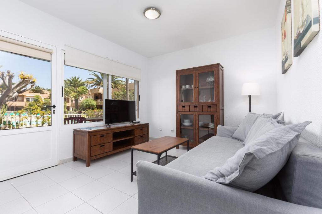 Home2Book Bright Apartment with Pool & Terrace - 2