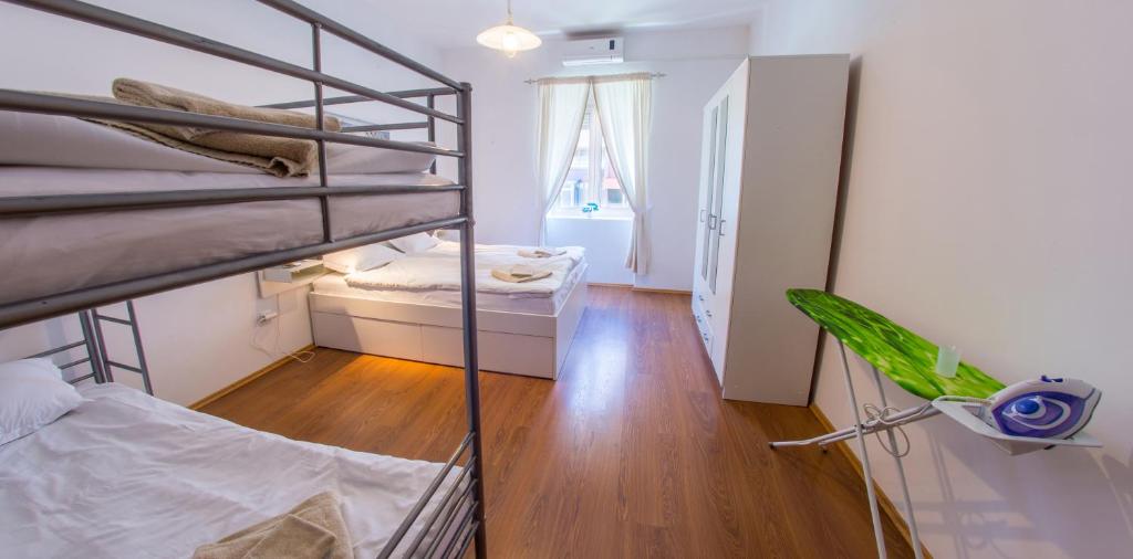 Central train station apartment - 4