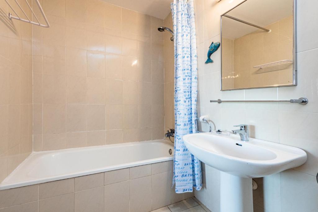 AQ-7 Calella de Parafrugell 4 Pax - 2