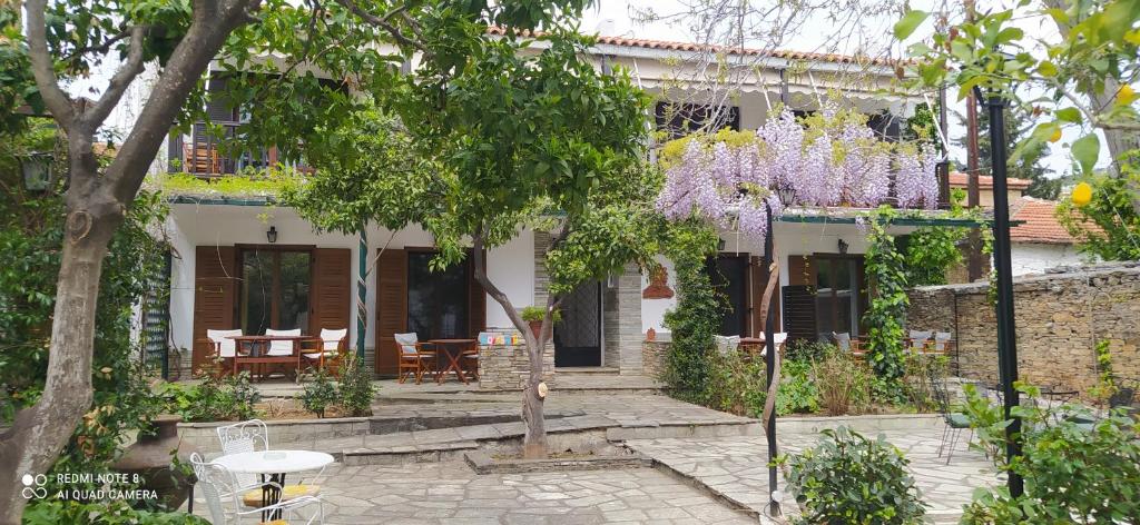 Mirto Apartments — Hotel in Afissos