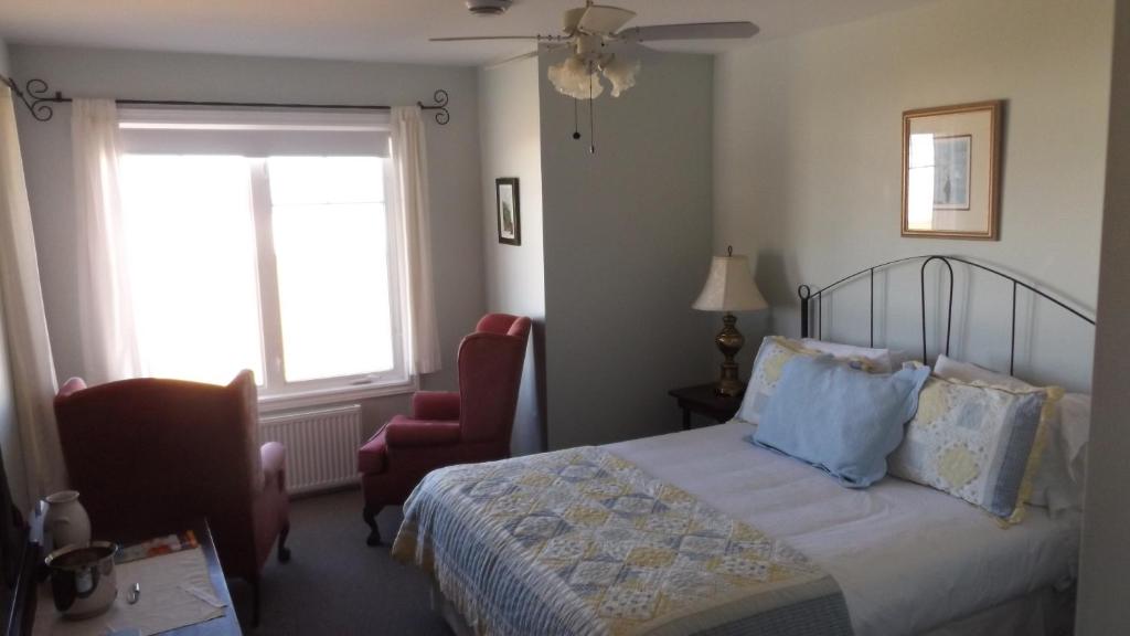 Johnson Shore Inn photo
