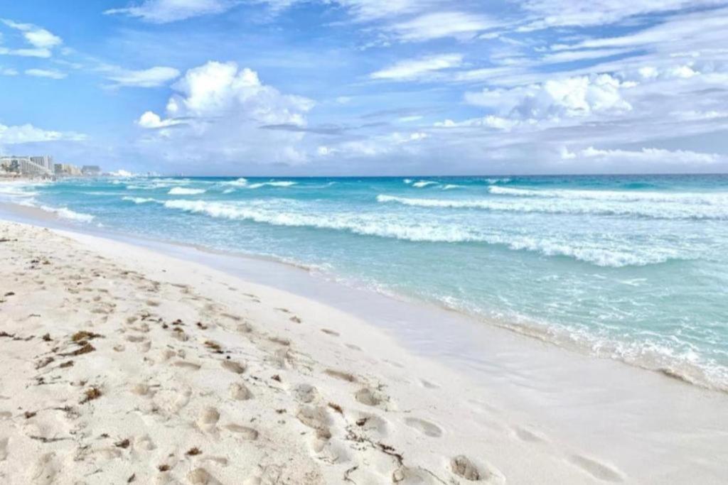 Apartamento en Zona Hotelera frente a la Playa Quintana Roo, México - 4