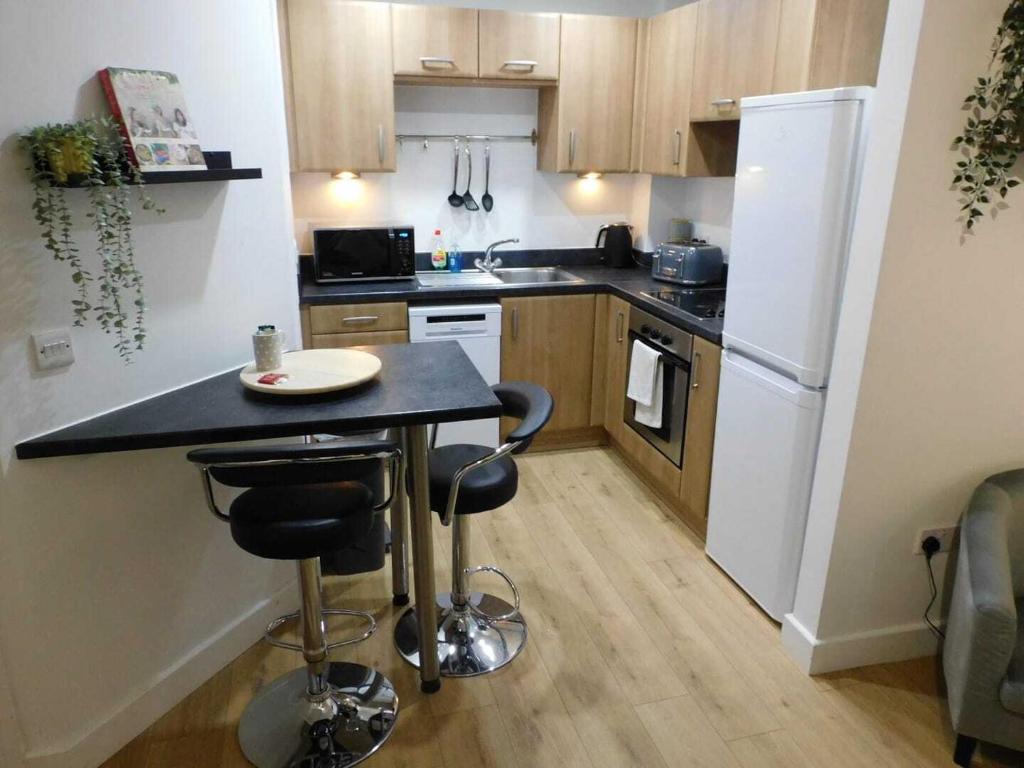 Photo 3 of 2 Bed Modern Apartment Manchester City Centre