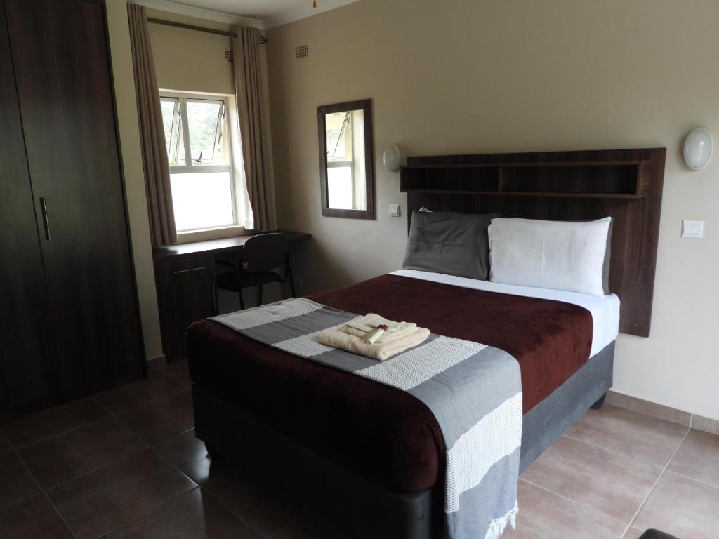 2 Bed Apt with en-suite and kitchenette - 2067, Harare