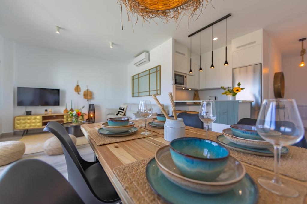 Centric, Terrace & Pool - Fiberglass WIFI, Tarifa