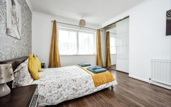 Lovely 2 bedroom flat in Luton no kitchen facilities free parking