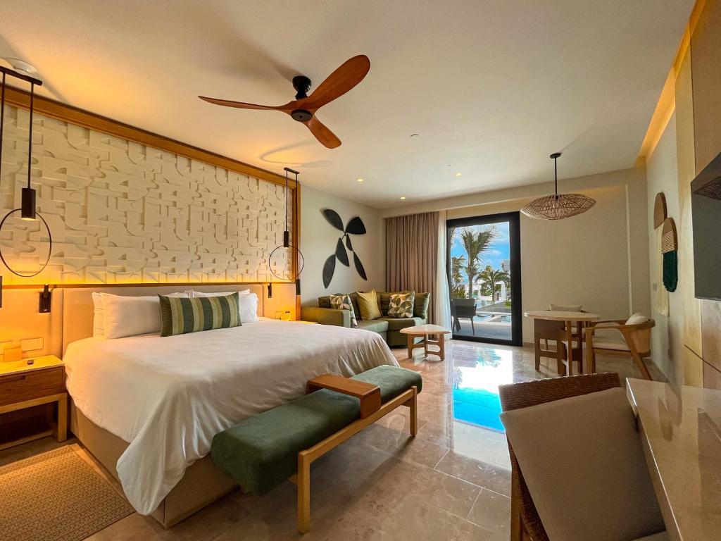 Hotel Room 4