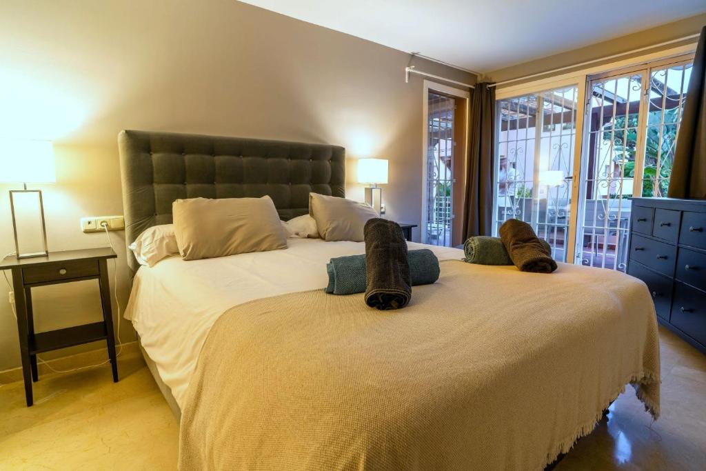 Stunning modern holiday Home Los Jardines de Santa Maria Golf, Elviria, Marbella - 2