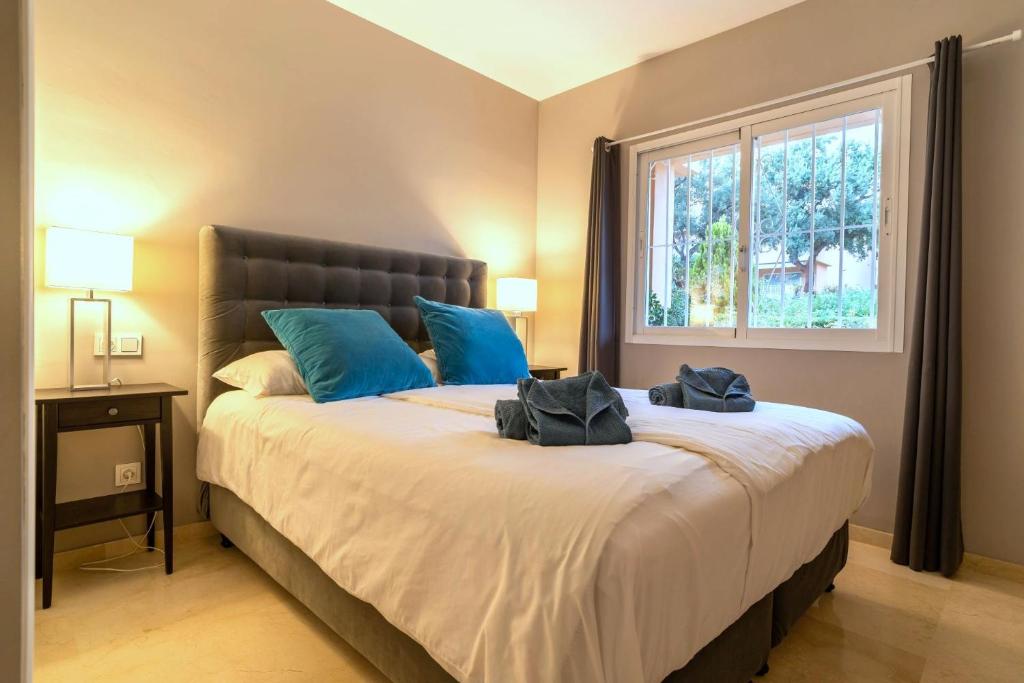 Stunning modern holiday Home Los Jardines de Santa Maria Golf, Elviria, Marbella - 3