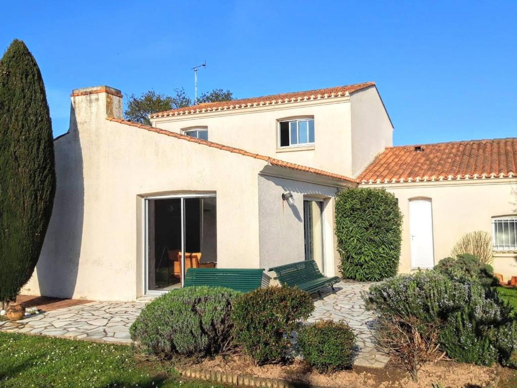 Maison spacieuse à Olonne-sur-Mer avec jardin clos, proche plages et commerces, idéale familles - FR-1-197-560 - 1