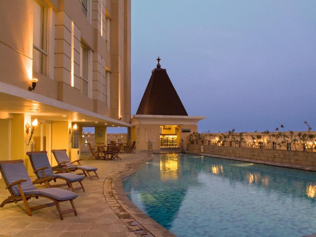 Swimming pool, Novotel Semarang in Semarang