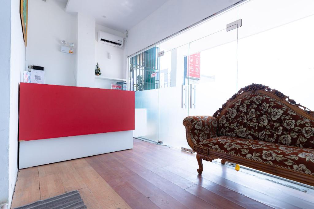 RedDoorz near Hang Nadim Batam Airport photo