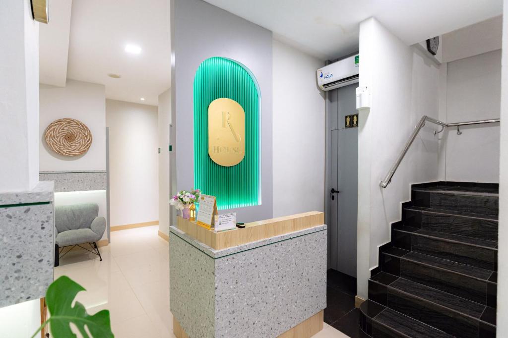 Urbanview Hotel R House Batam photo