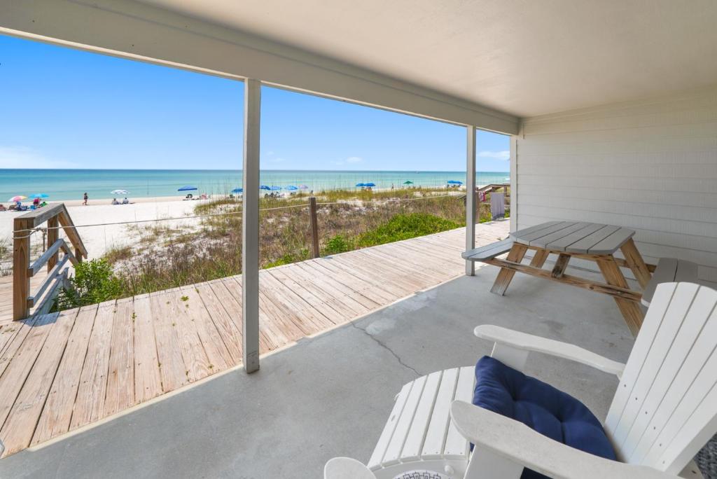 Three Steps to the Beach Townhouse photo