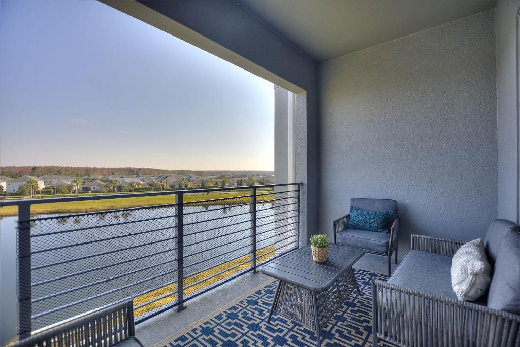 Edgewater Escape at Storey Lake by Shine Villas apts, Kissimmee
