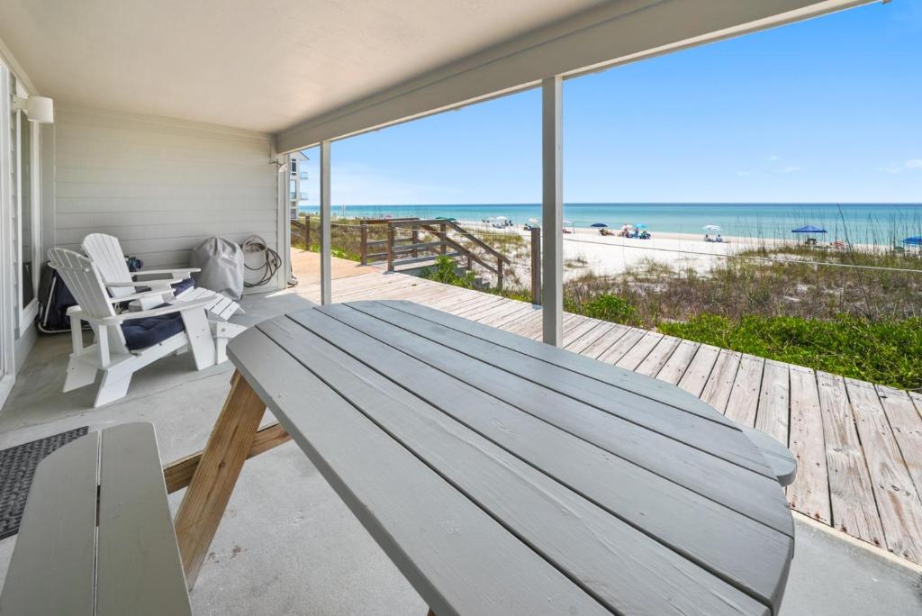 Three Steps to the Beach Townhouse photo