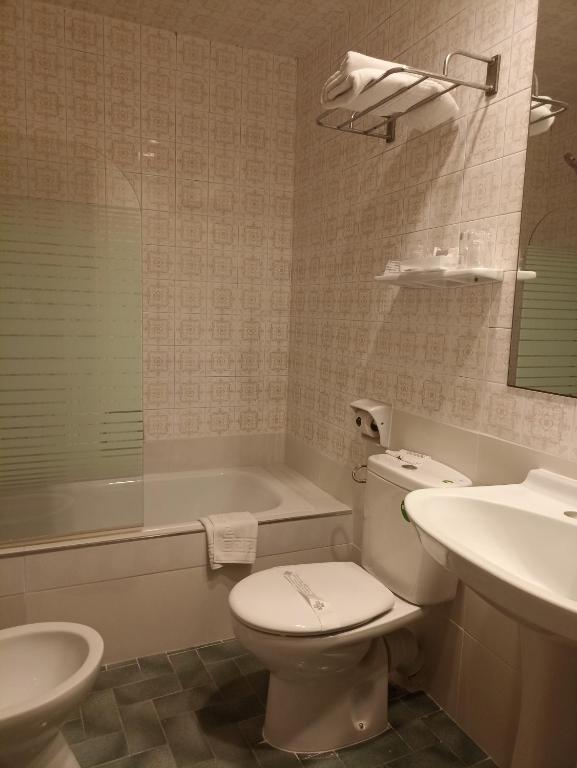 Hotel Lleó — Hotel rooms in Barcelona, Catalonia